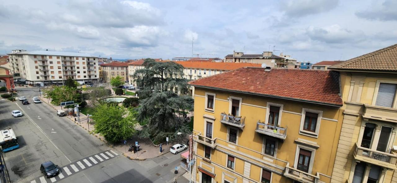 Sunflower House Alessandria Esterno foto